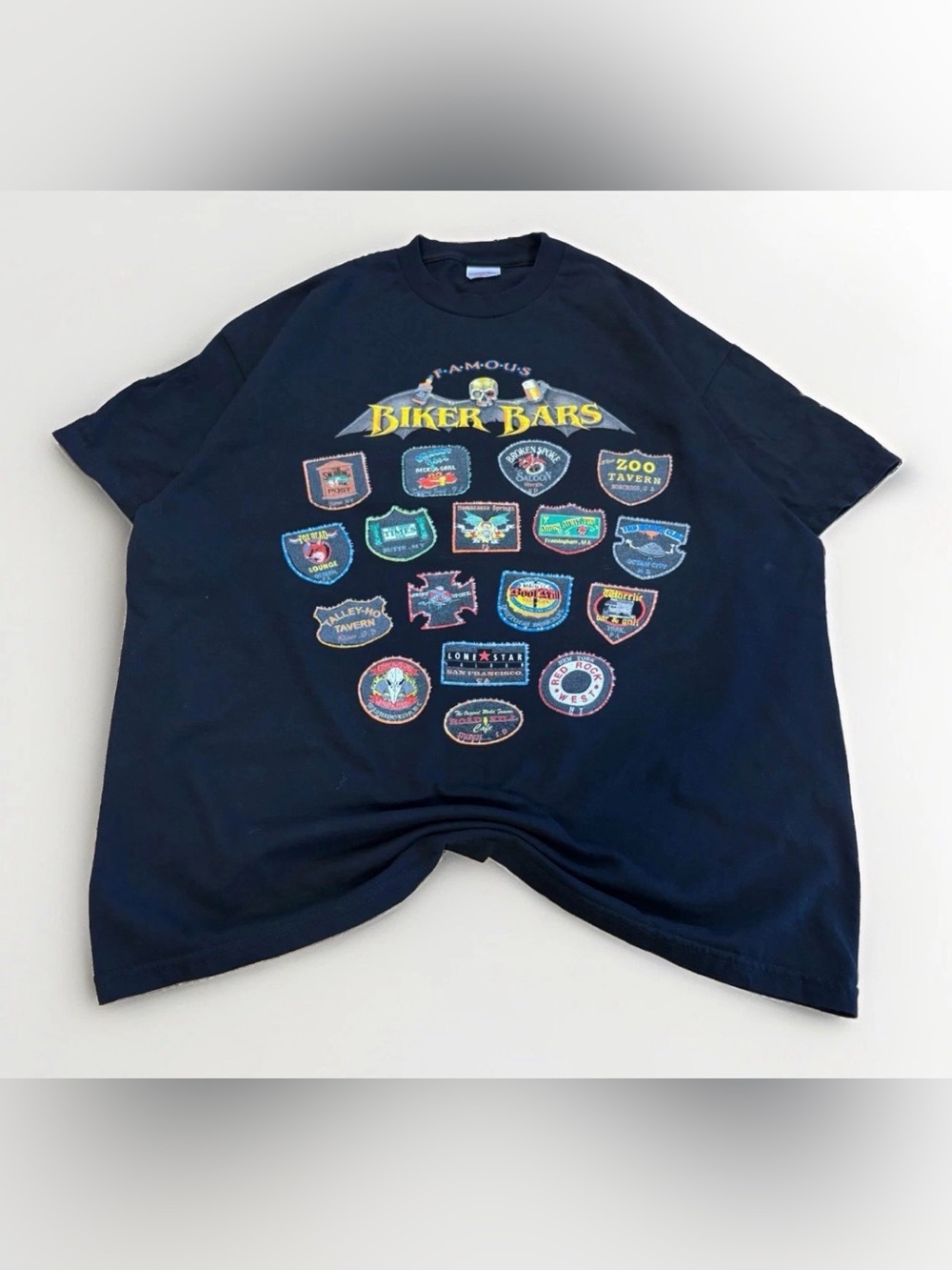 Vintage Famous Biker Bars T-Shirt Size XL Patches Motorcycle Clubs Outlaws